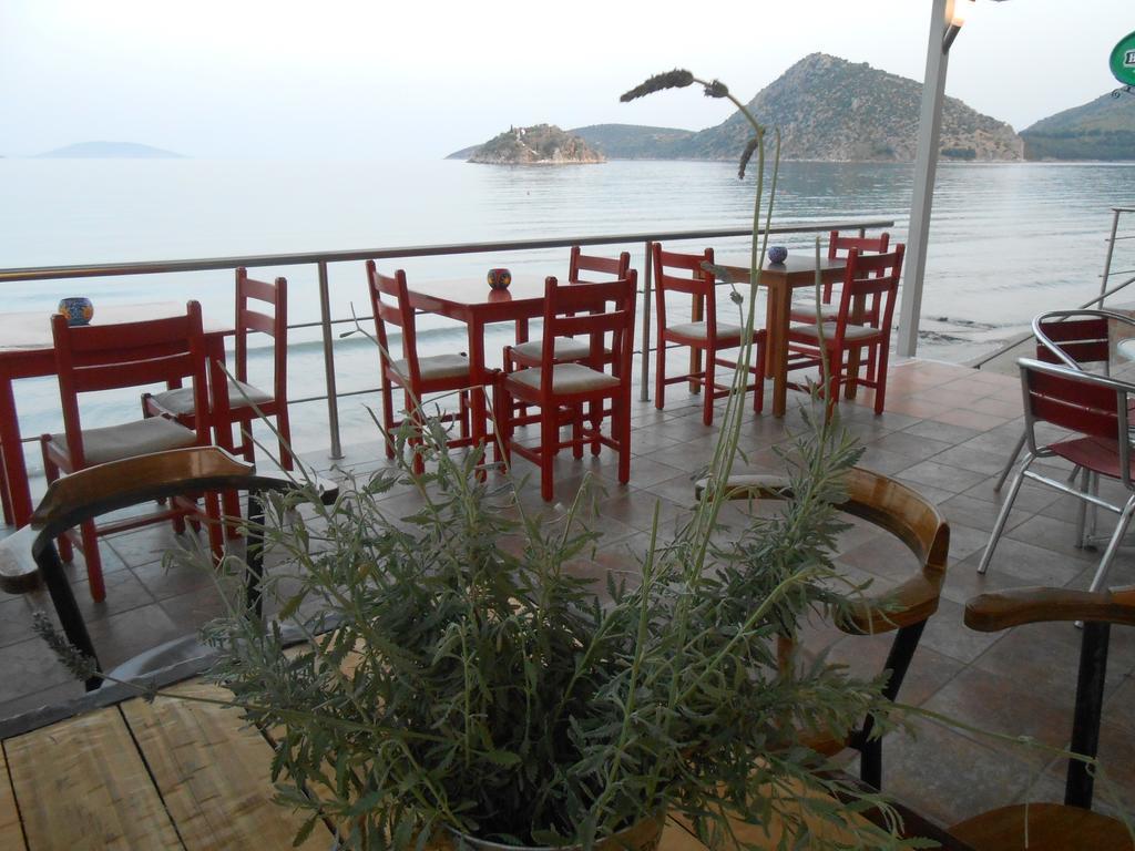 Hotel Assini Beach Толон Екстериор снимка